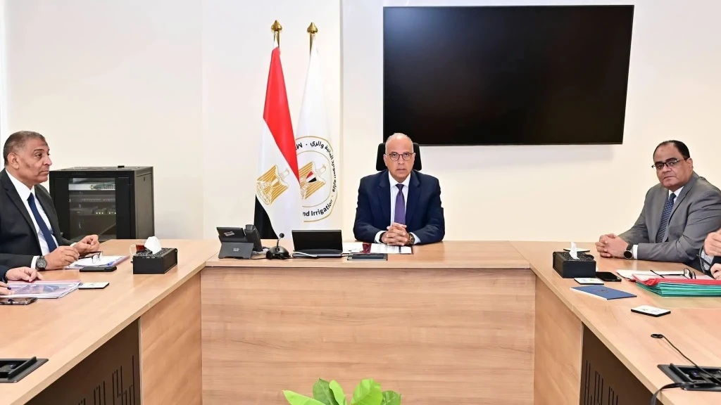 وزير الري يتابع إجراءات تطوير أداء الشركة القابضة للري والصرف والشركات التابعة لها