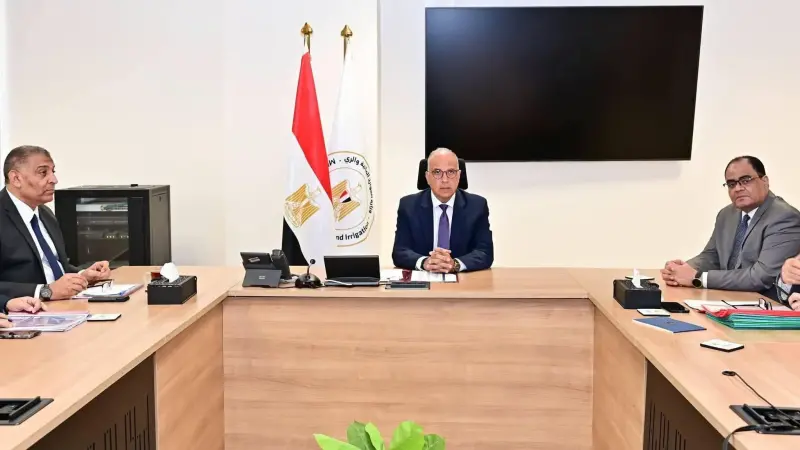 وزير الري يتابع إجراءات تطوير أداء الشركة القابضة للري والصرف والشركات التابعة لها