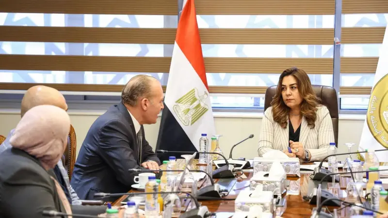 وزيرة التنمية المحلية والبيئة تعقد اجتماعاً لمتابعة الموقف التنفيذى لمشروع تطهير مصرف كيتشنر  بمحافظات كفر الشيخ والغربية والدقهلية