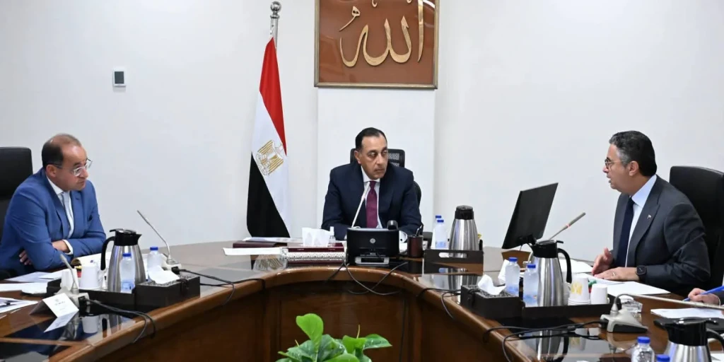 رئيس الوزراء يستعرض الإجراءات التنفيذية لفض التشابكات المالية بين ”المالية” وهيئة السلع التموينية