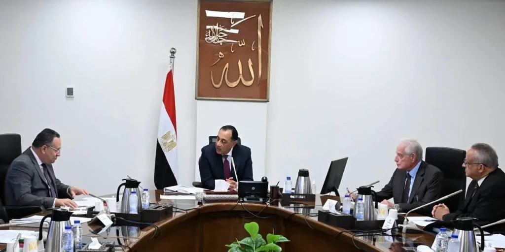 رئيس مجلس الوزراء يتابع ترتيبات عقد مؤتمر الهوية الوطنية بمكتبة الإسكندرية
