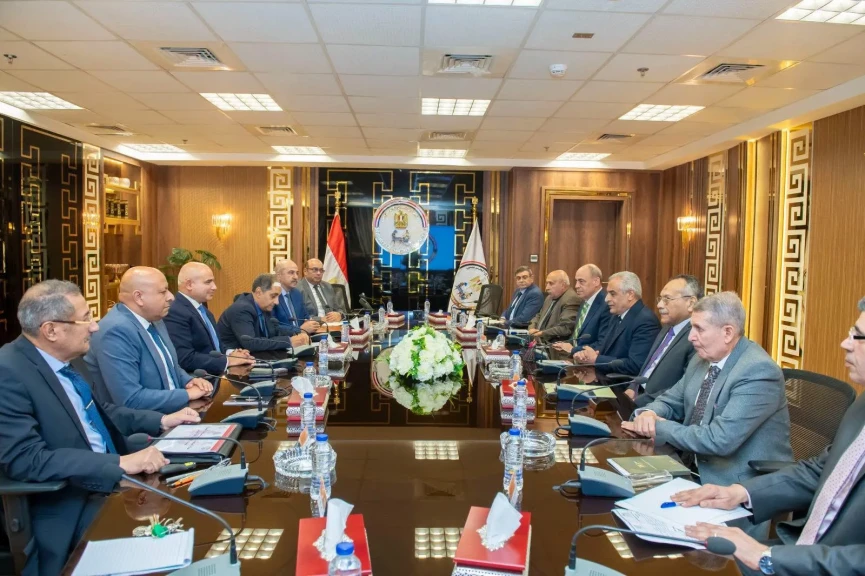 وزير الدولة للإنتاج الحربي يبحث مع رئيس الهيئة الاقتصادية لقناة السويس سبل تكامل القدرات الوطنية لتعزيز الاستثمارات ودعم المشروعات التنموية