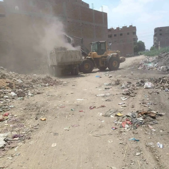 محافظة الجيزة ترفع 160 طنًا من المخلفات خلال حملة مكبرة للنظافة ورفع التراكمات بأبو النمرس