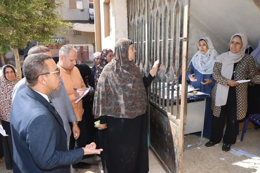 محافظ المنوفية يلاحظ تكدس المواطنين أمام الوحدة الاجتماعية بمنشأة سلطان