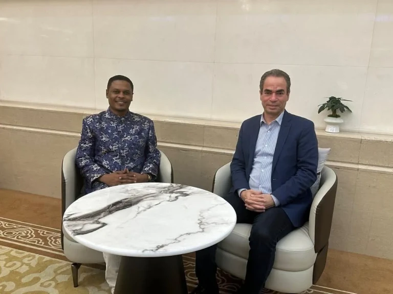 المسلماني يلتقي وزير الإعلام الصومالي في بكين.. ويبحث تعزيز خدمة ماسبيرو باللغتين الصومالية والعفرية