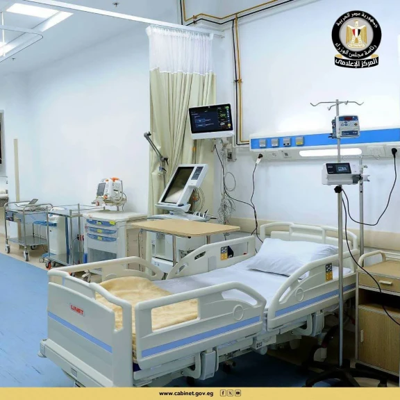 رئيس الوزراء يتفقد مستشفى رأس الحكمة
