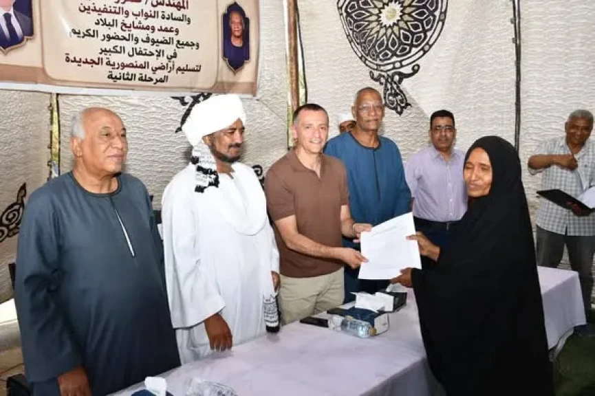 محافظ أسوان يتفقد مدرسة المنصورية بحرى الإبتدائية