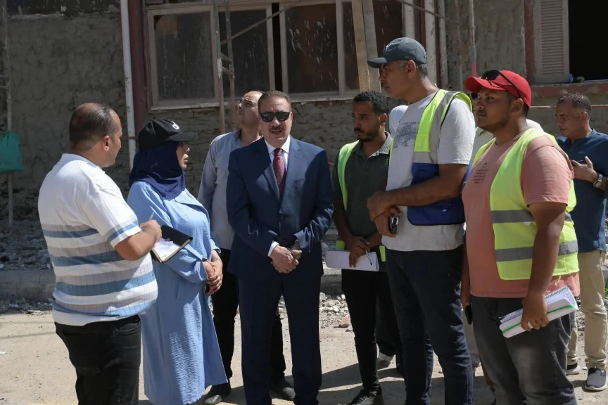محافظ بورسعيد يتفقد  أعمال التطوير الشامل لـ72 عمارة بالمنطقة الأولى بحي المناخ