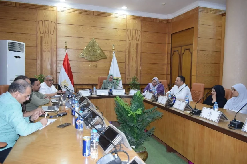جامعة بنها تناقش الاستعدادات النهائية للكشف الطبي على الطلاب الجدد وتفعيل المنظومة الرقمية لخدمة الطلاب المستجدين