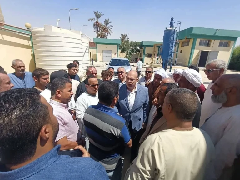 نائب محافظ الجيزة يتابع التجهيزات النهائية بمشروع الصرف الصحي بقرية القبابات تمهيدًا للتشغيل الكامل