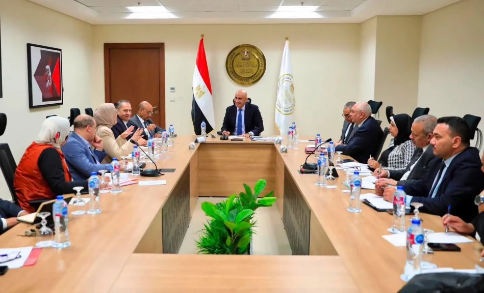 وزير التربية والتعليم يعقد اجتماعًا مع قيادات هيئة الأبنية التعليمية لمتابعة جاهزية المدارس للعام الدراسي الجديد