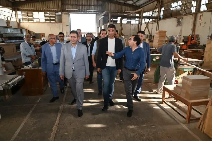 وزير الصناعة يتفقد 4 مصانع للأخشاب والأثاث بالمنطقة الصناعية بدمياط الجديدة