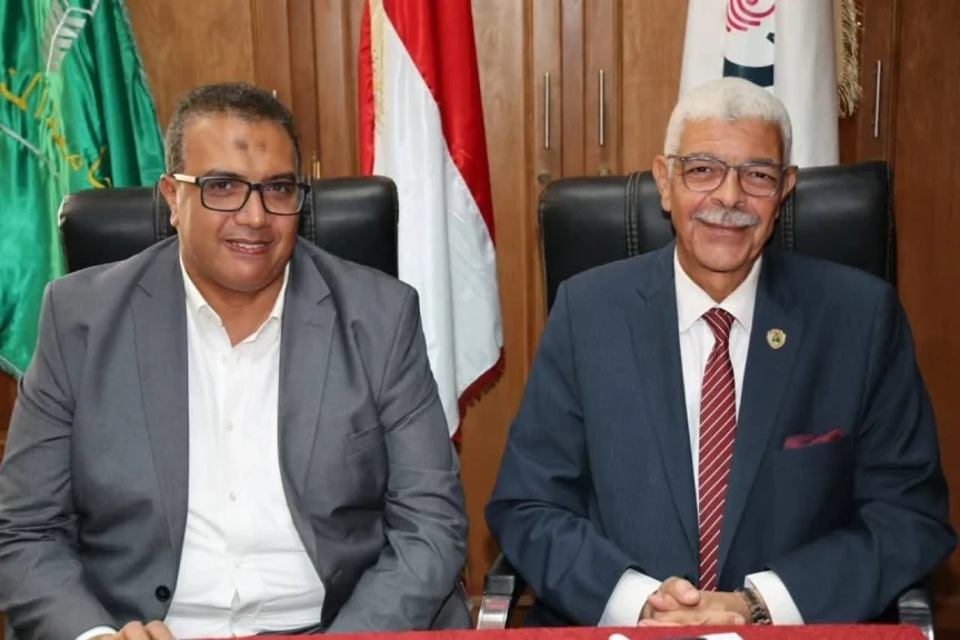 رئيس جامعة المنوفية يعقد اجتماعًا مع عميد معهد الأورام