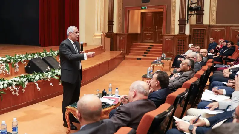 وزير الدولة للإنتاج الحربي يلتقي الحاصلين على البرامج القيادية والتدريبية المتميزة