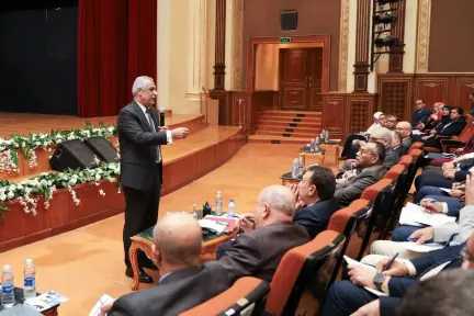 وزير الدولة للإنتاج الحربي يلتقي الحاصلين على البرامج القيادية والتدريبية المتميزة