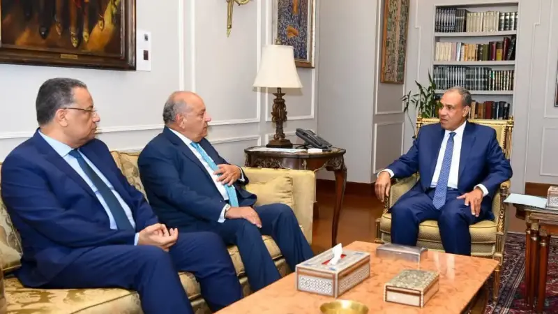 وزير الخارجية يستقبل وكيل مجلس النواب وعضو مجلس الشيوخ