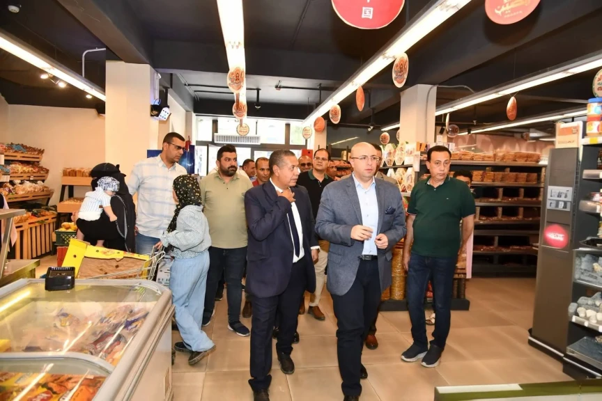 محافظ الفيوم يتفقد عدداً من منافذ بيع السلع الغذائية