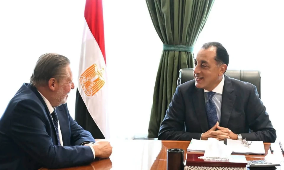 رئيس الوزراء يلتقي محافظ البنك المركزي لمتابعة جهود التنسيق المشترك في عدد من الملفات الاقتصادية