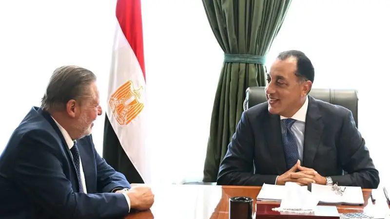 رئيس الوزراء يلتقي محافظ البنك المركزي لمتابعة جهود التنسيق المشترك في عدد من الملفات الاقتصادية