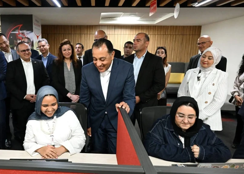 رئيس الوزراء يزور شركة فودافون للحلول الذكية (VOIS)