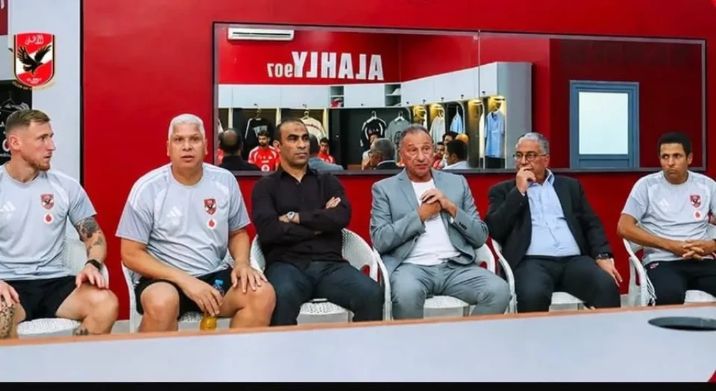 تفاصيل جلسة الخطيب وياسين منصور وعبد الحفيظ مع الجهاز الفني واللاعبين