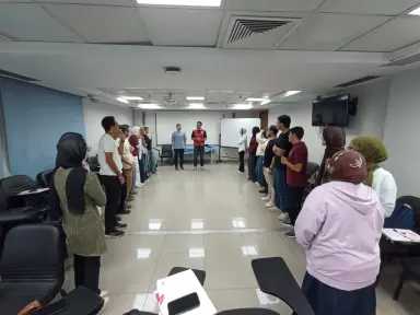 الهلال الأحمر المصري يدرب طلاب طب عين شمس على الإسعافات الأولية ودعم الحياة الأساسي