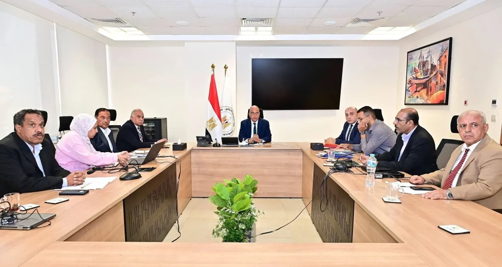 وزير الري يتابع أعمال قطاع المياه الجوفية وخطة التحول الرقمي لمنظومة تراخيص الآبار الجوفية