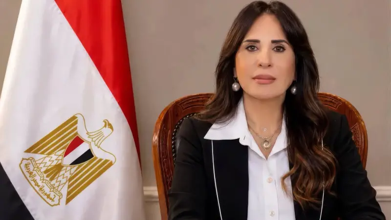 وزيرة الإسكان تتابع موقف مشروعات مياه الشرب والصرف الصحي بعدد من المحافظات