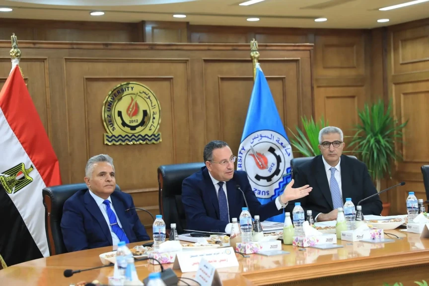 وزير التعليم العالي والقائم بعمل وزير الثقافة يترأس اجتماع المجلس الأعلى للجامعات بجامعة السويس