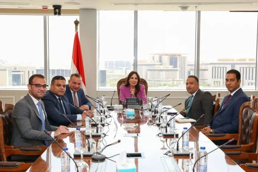 وزيرة الإسكان تستعرض رؤية الوزارة لتطوير آليات العمل بالهيئة العامة للتنمية السياحية وتعظيم الاستفادة من الفرص الاستثمارية