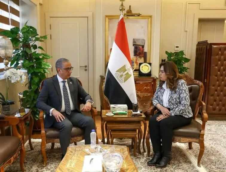 وزيرة التنمية المحلية تتابع مع محافظ الجيزة ومسئولي الهيئة الهندسية للقوات المسلحة أعمال تطوير شارع جامعة الدول العربية