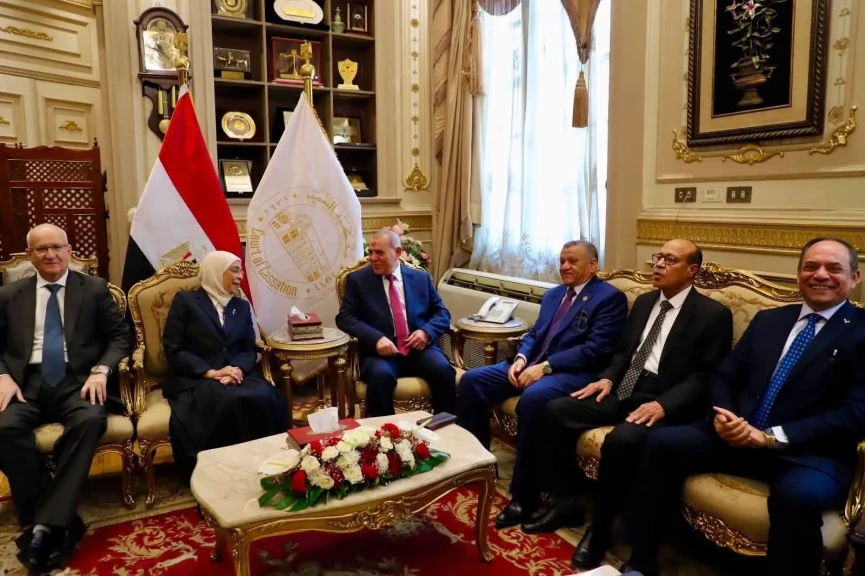 رئيسة هيئة النيابة الإدارية تهنئ رئيس محكمة النقض بمناسبة توليه منصبه الجديد
