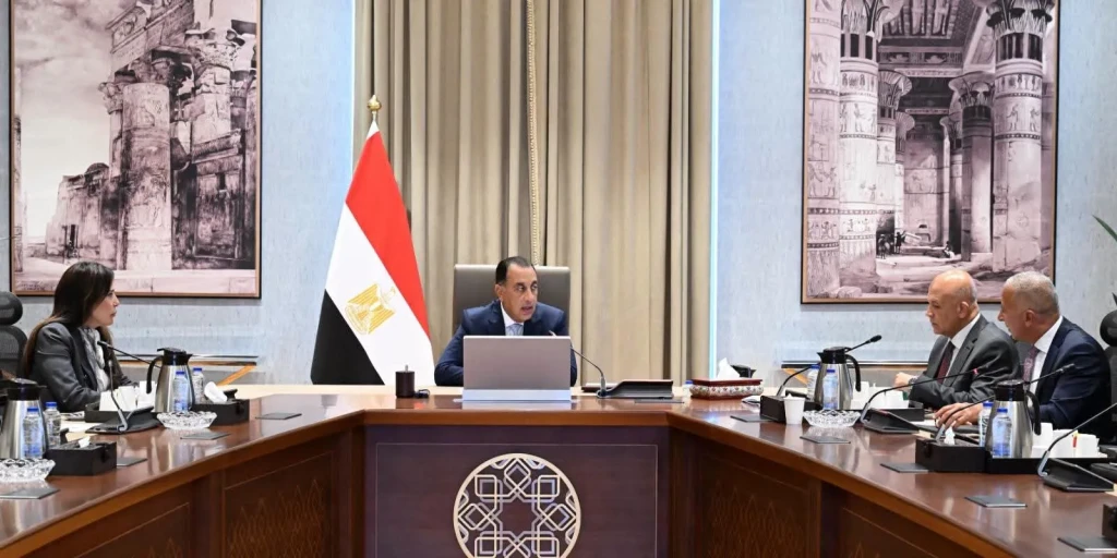 رئيس الوزراء يتابع مستجدات الموقف الحالي لمشروعات تحلية مياه البحر وتوطين الصناعة المرتبطة بها