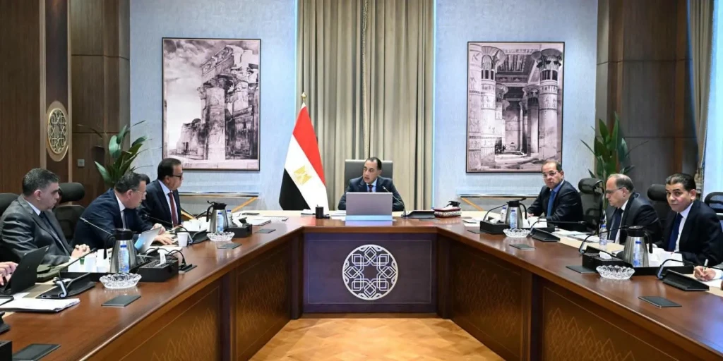 رئيس الوزراء يتابع توافر الأدوية والمستلزمات الطبية بمختلف المستشفيات