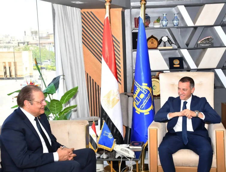 محافظ أسوان يستقبل رئيس هيئة الإعتماد والرقابة الصحية