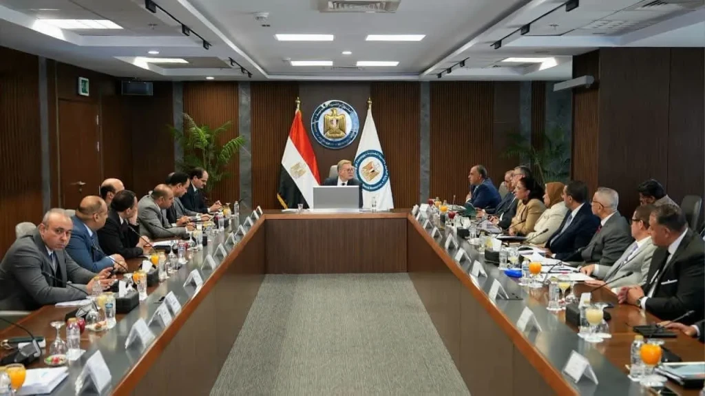 وزير البترول :  تطوير معامل التكرير وشبكات النقل والتخزين يدعم تحول مصر إلى مركز إقليمي لتداول المنتجات البترولية