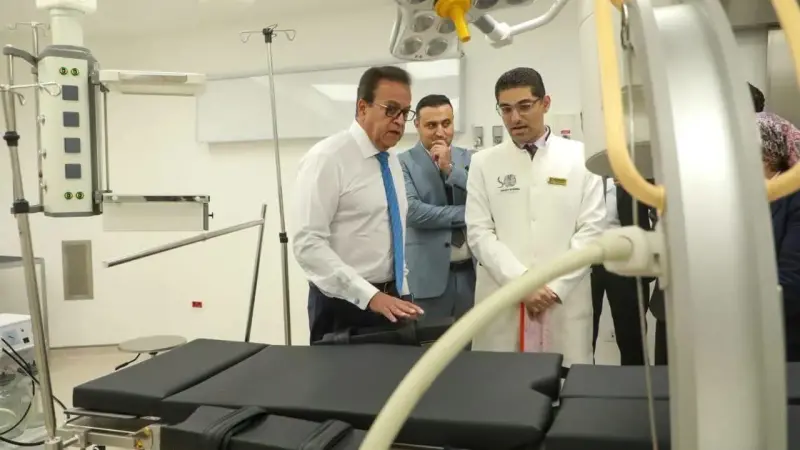 وزير الصحة يتفقد القسم المطور بمستشفى دار الشفاء ويوجه بإجراء فحص الماموجرام للسيدات المترددات