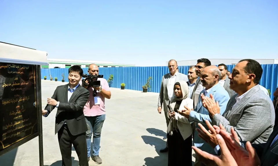 رئيس الوزراء يفتتح مصنع ”أف تكس الدولية المحدودة” لإنتاج خيوط البوليستر