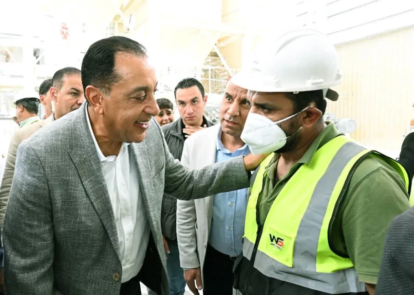 رئيس الوزراء يفتتح مصنع ”وايت ستون إيجيبت للتعدين” باستثمارات 5 ملايين دولار أمريكي