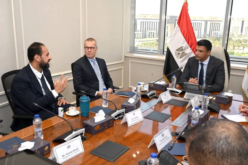 وزير الصناعة يبحث مع شركة ”كيكيلا بي في بي” الأوروبية للبيئات الزراعية خطة الشركة لإقامة مصنع في مصر لإنتاج التربة البديلة