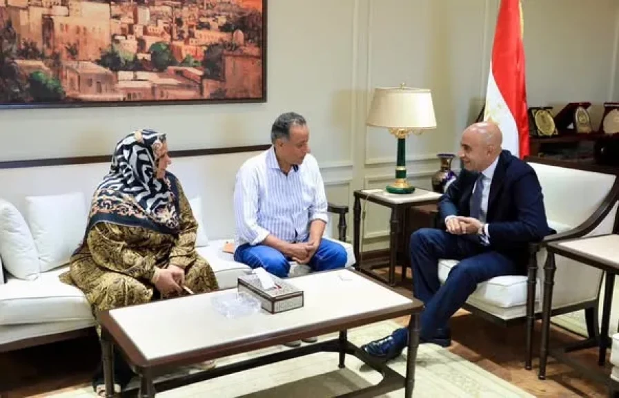 كرامة المعلمين ومديري المدارس خط أحمر..وزير التربية والتعليم يكرّم مديري مدرستي برقطا الإعدادية والشهيد أحمد سمير تقديرًا لعطائهما وترسيخًا لقيمة المعلمين