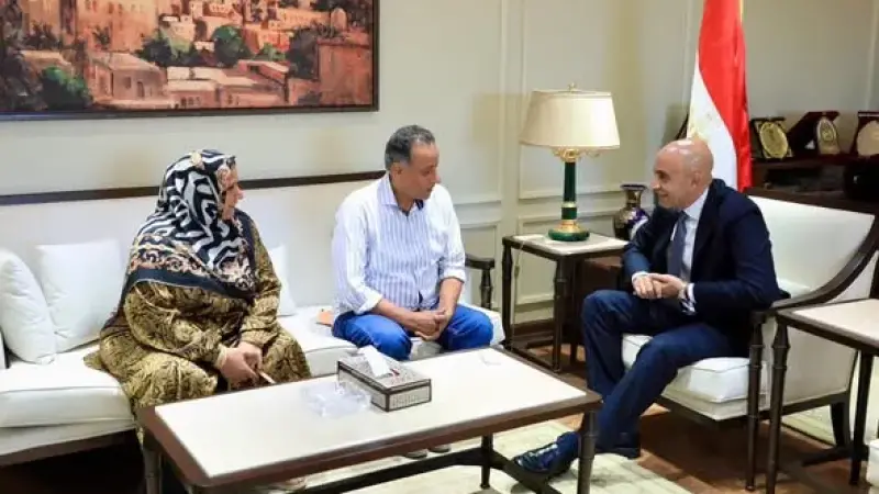 كرامة المعلمين ومديري المدارس خط أحمر..وزير التربية والتعليم يكرّم مديري مدرستي برقطا الإعدادية والشهيد أحمد سمير تقديرًا لعطائهما وترسيخًا لقيمة المعلمين