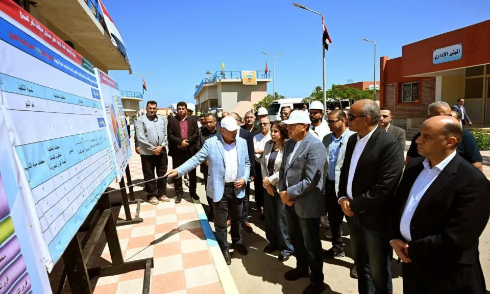 رئيس الوزراء يتفقد محطة معالجة الصرف الصحي بمدينة مصيف بلطيم