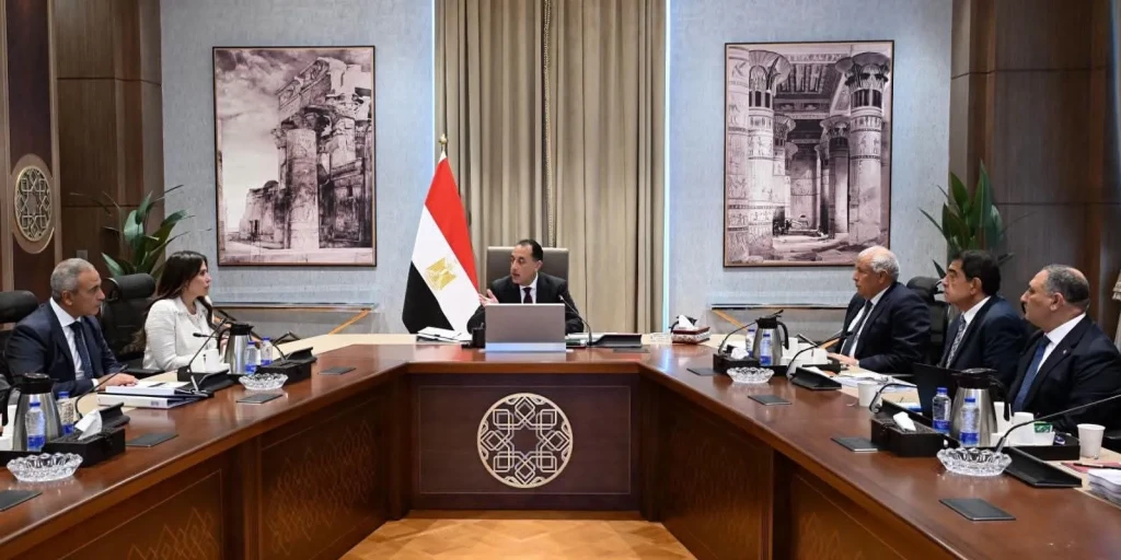رئيس الوزراء يتابع جهود تنمية وتطوير الساحل الشمالي الغربي