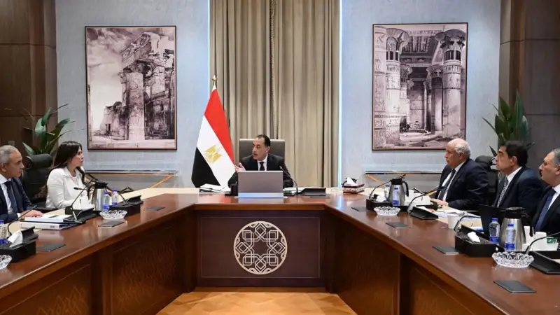 رئيس الوزراء يتابع جهود تنمية وتطوير الساحل الشمالي الغربي