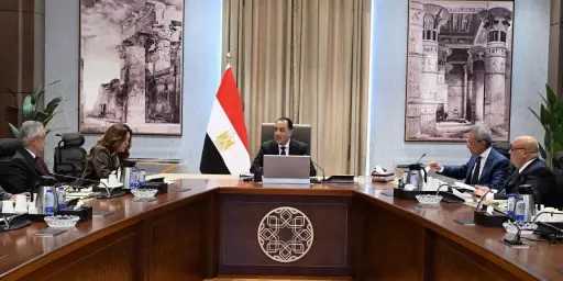 رئيس الوزراء يستعرض التعديلات المقترحة على قانون التصالح في بعض مخالفات البناء وتقنين أوضاعها