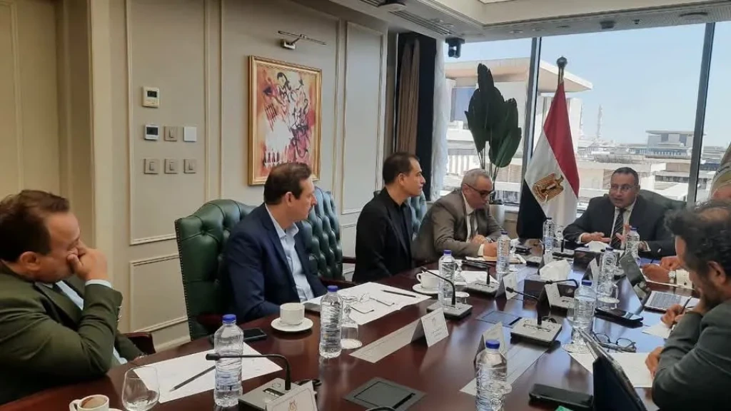 وزير التعليم العالي والقائم بأعمال وزير الثقافة يبحث تطوير المسرح الجامعي