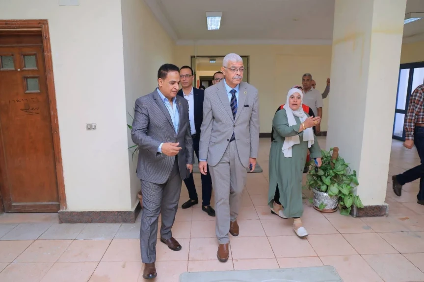 مدن جامعة المنوفية تستعد لاستقبال الطلاب ورئيس الجامعة يستقبل الطلاب
