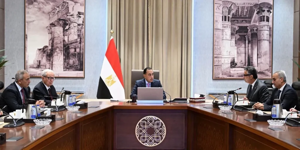 رئيس الوزراء يتابع جهود توفير السلع وضبط حركة الأسواق والأسعار