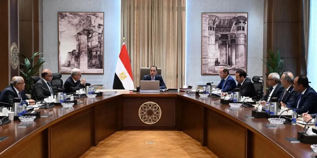 رئيس الوزراء يتابع مستهدفات برنامج إعادة هيكلة الشركات القابضة